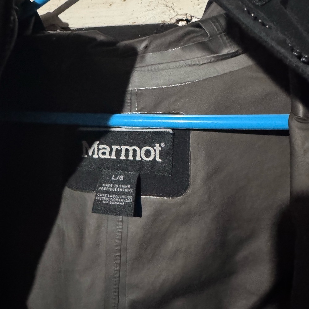 Marmot Women’s Black Raincoat - Picture 2 of 5